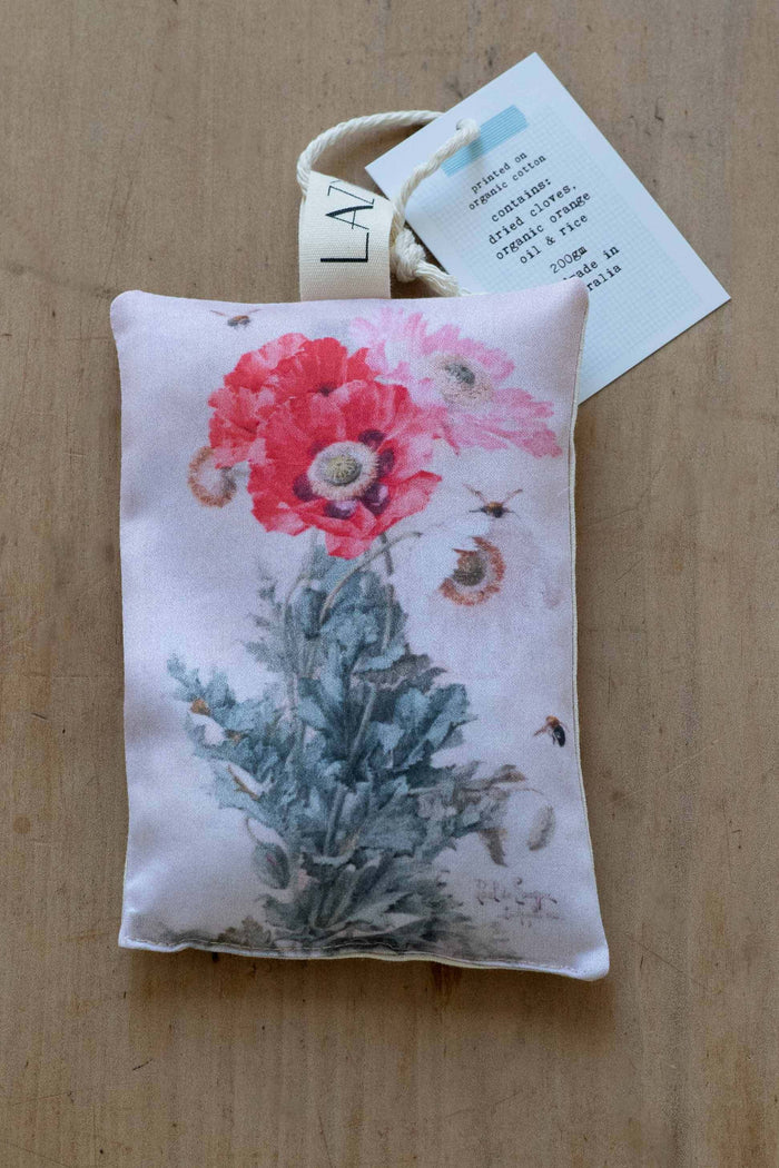 Bee sachet with floral design, DSC2956