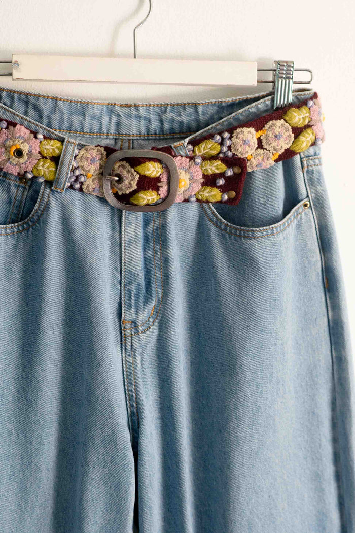 Jeans with floral embroidered belt