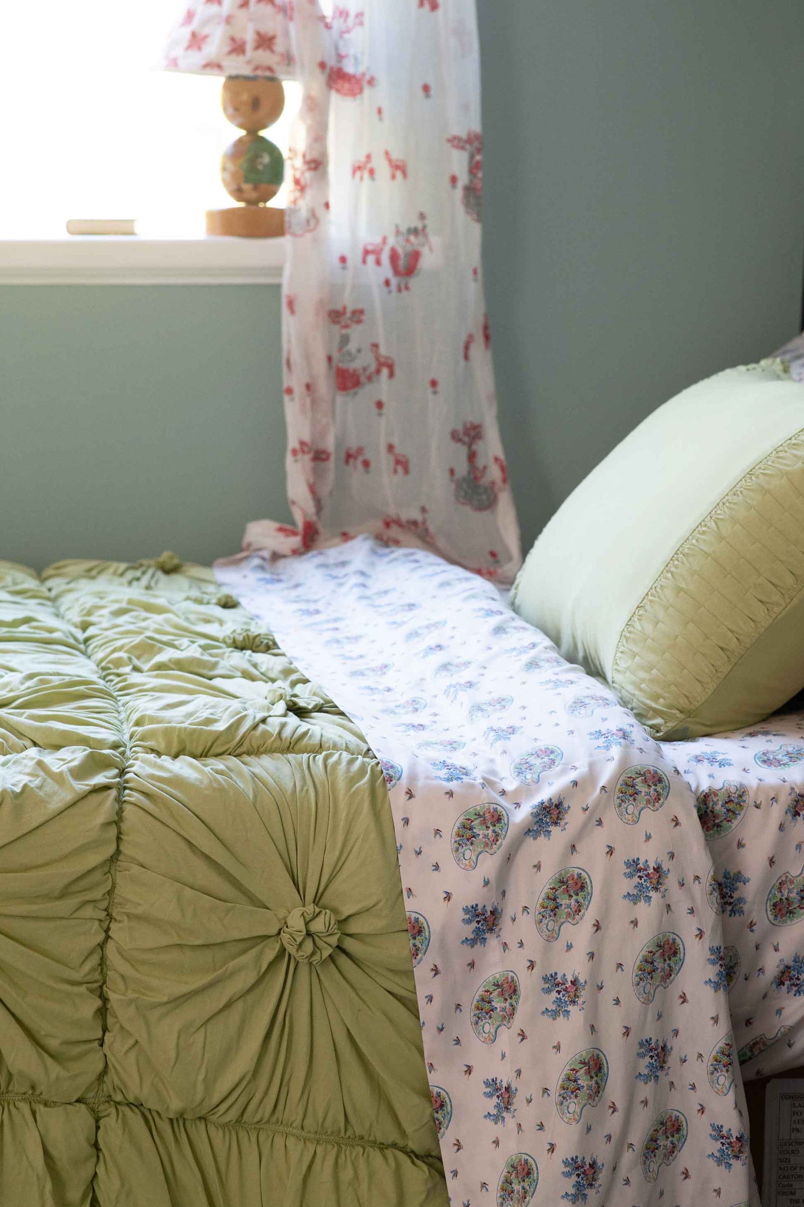Green tea rosette bedspread with floral print bedding