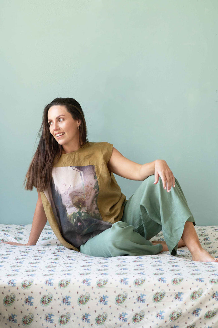 Peggy Garden model Ollie Sage in green pants, DSC6338