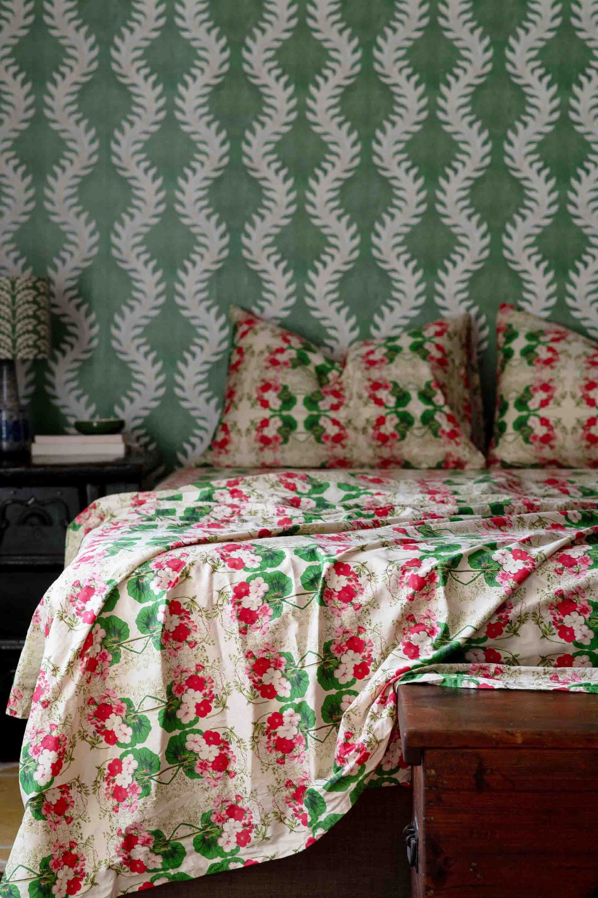 Pelargonium floral bedding set with green patterned wallpaper