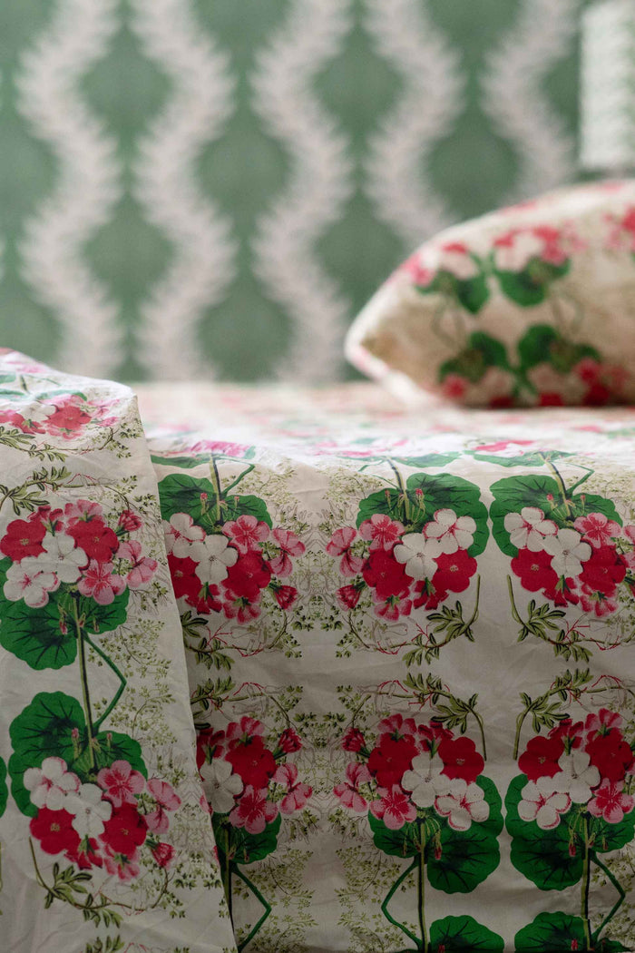 Pelargonium sheet set with floral pattern