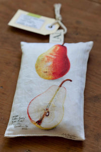Pyrus Scented Sachet with Pear Image