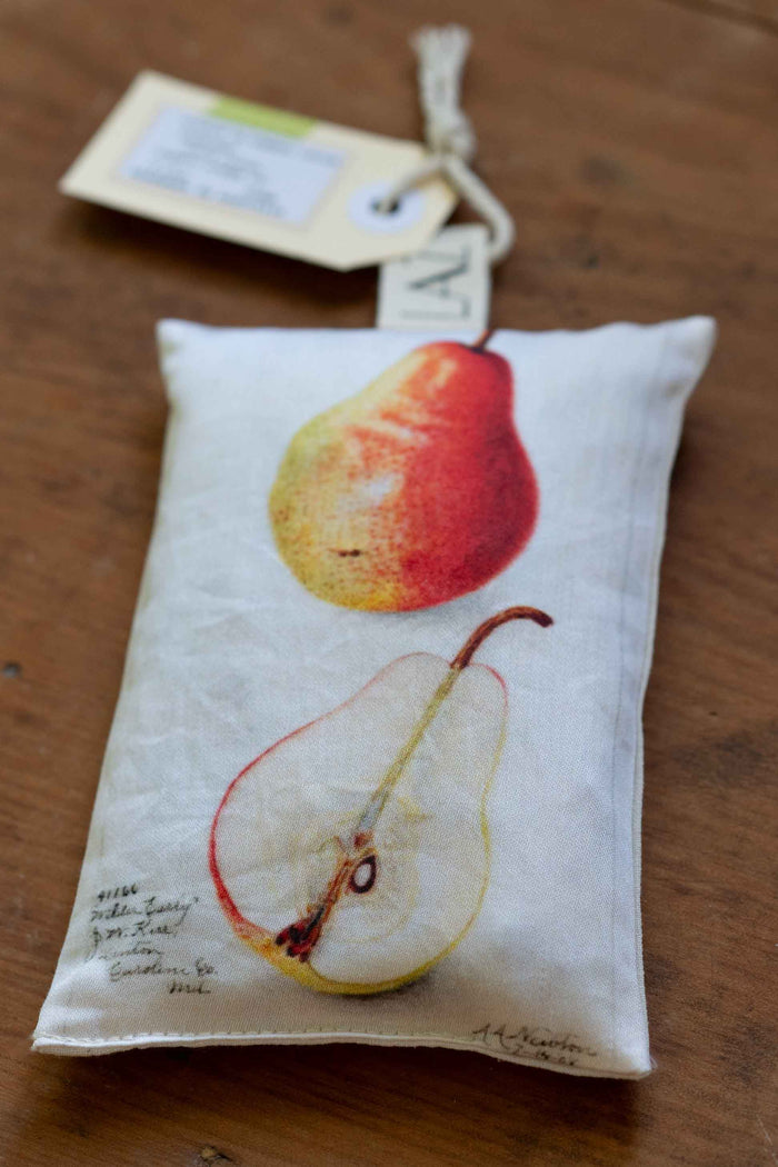 Pyrus Scented Sachet with Pear Image