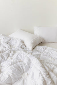 White rosette quilt and pillowcase set