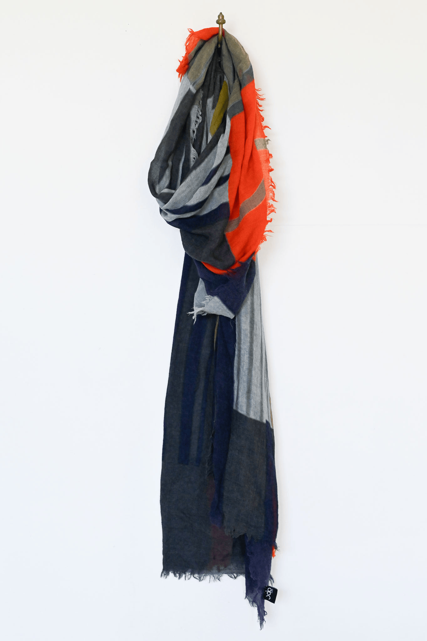 Elva Scarf Graphic Black/Red/Grey