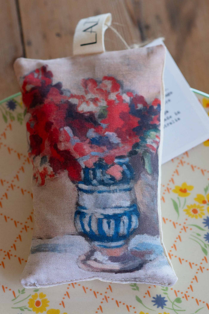 Blue vase floral sachet, scented, DSC9087