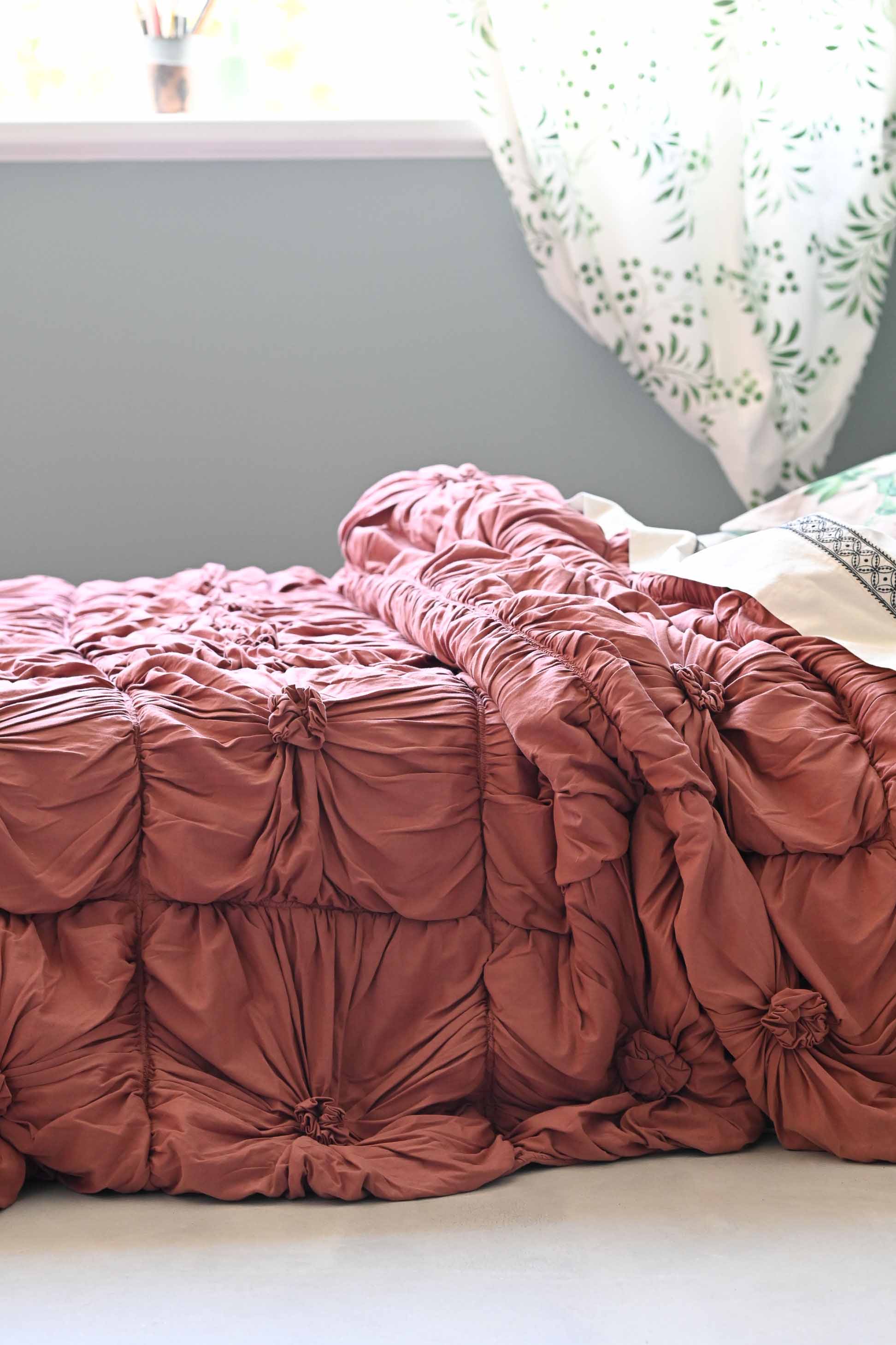 Rosette quilt in Cedar *organic cotton