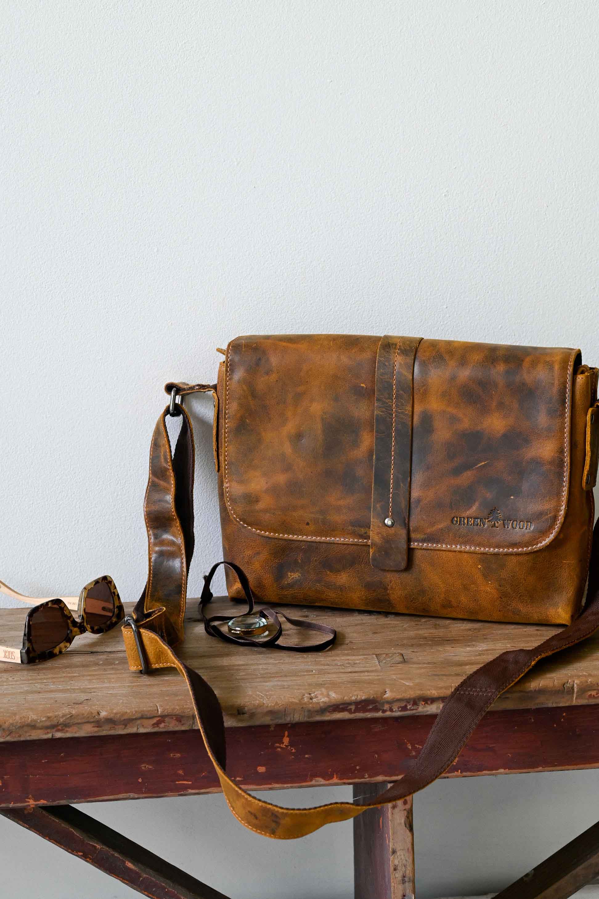 Christoph Messenger Bag Camel