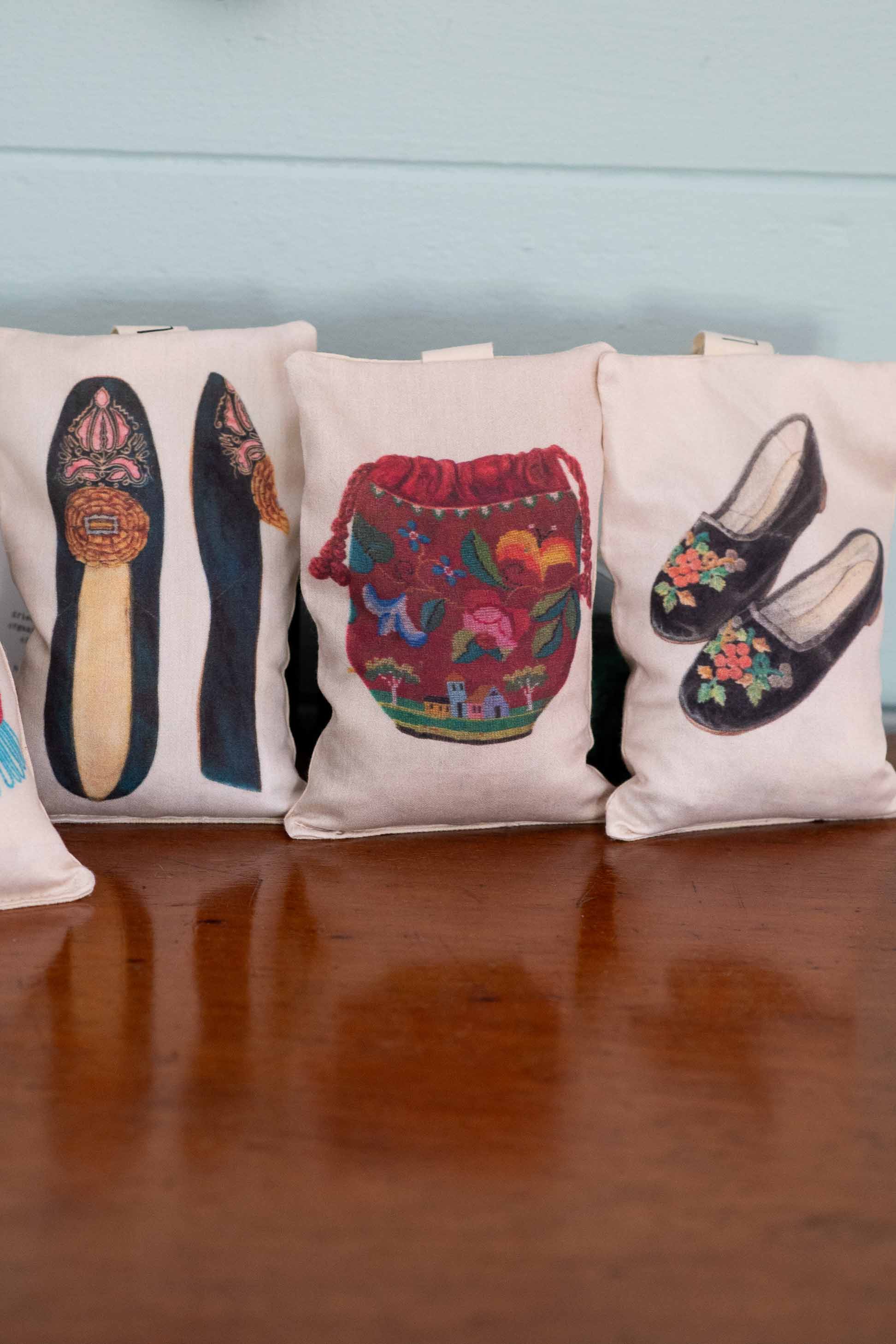 Scented Sachet Embroidered Slippers - Orange/Clove