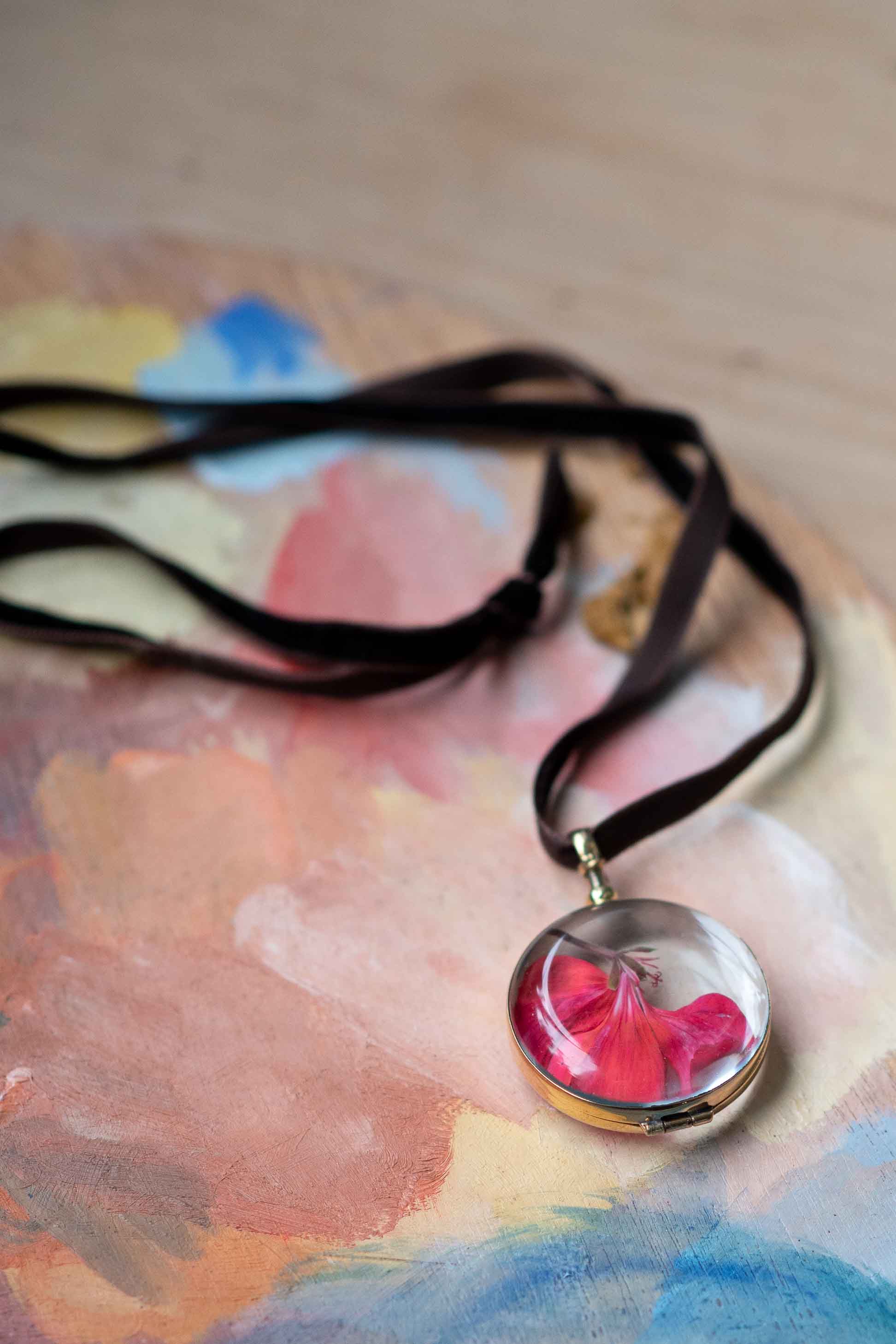 Rock Crystal Locket Round lge
