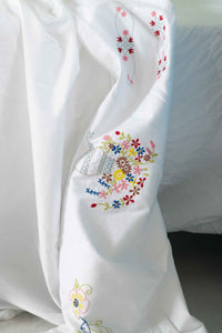 Embroidered white bedding detail - DSC4596