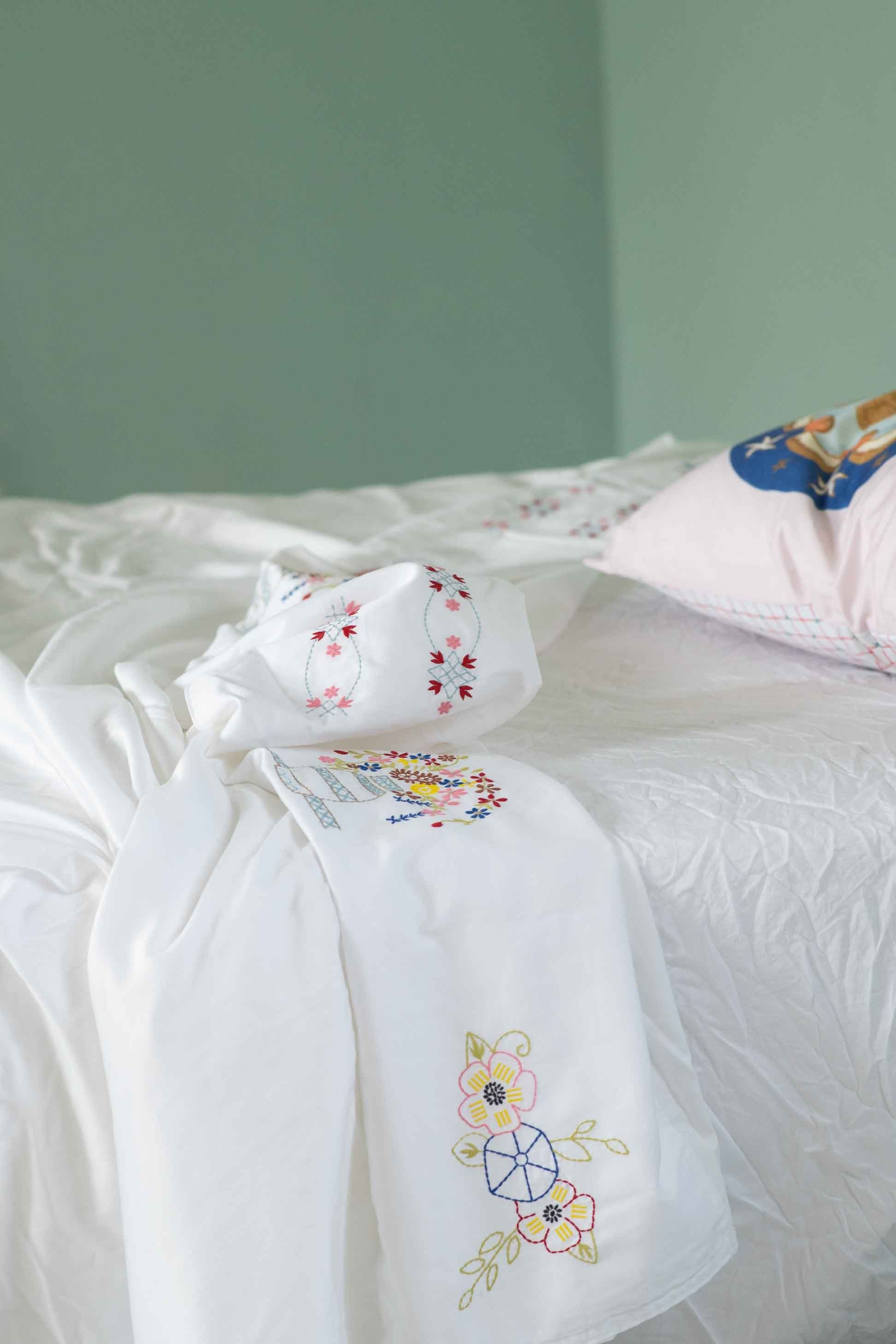 Embroidered linens on bed, DSC4622