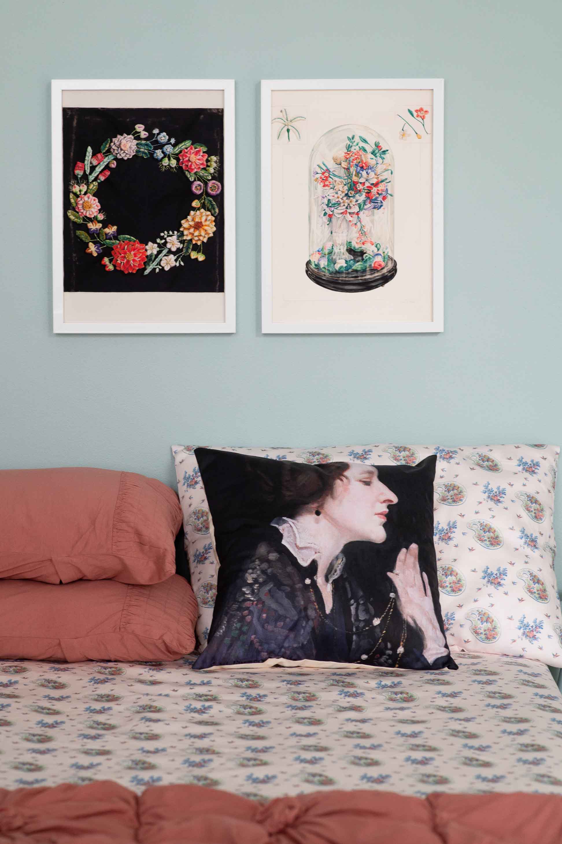 Artwork and floral decor on bed, DSC9582