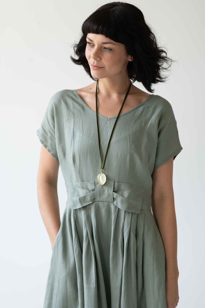 Eloise short sleeved dress in Slate – Lazybones Australia
