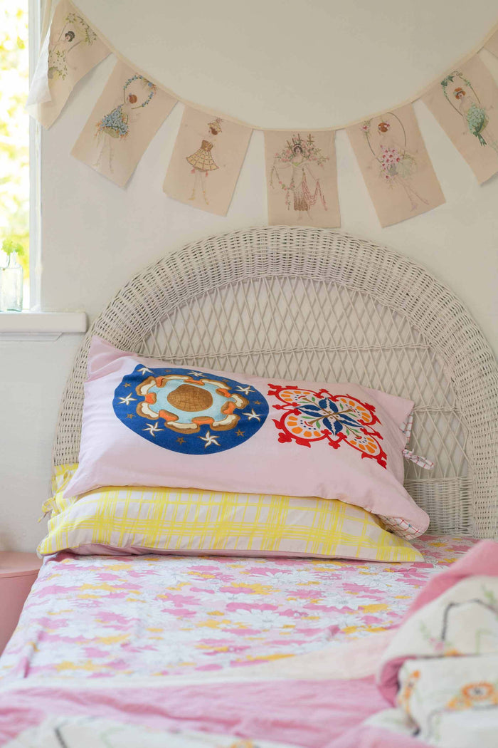 Flower girl's rainbow pillowcase set with garland