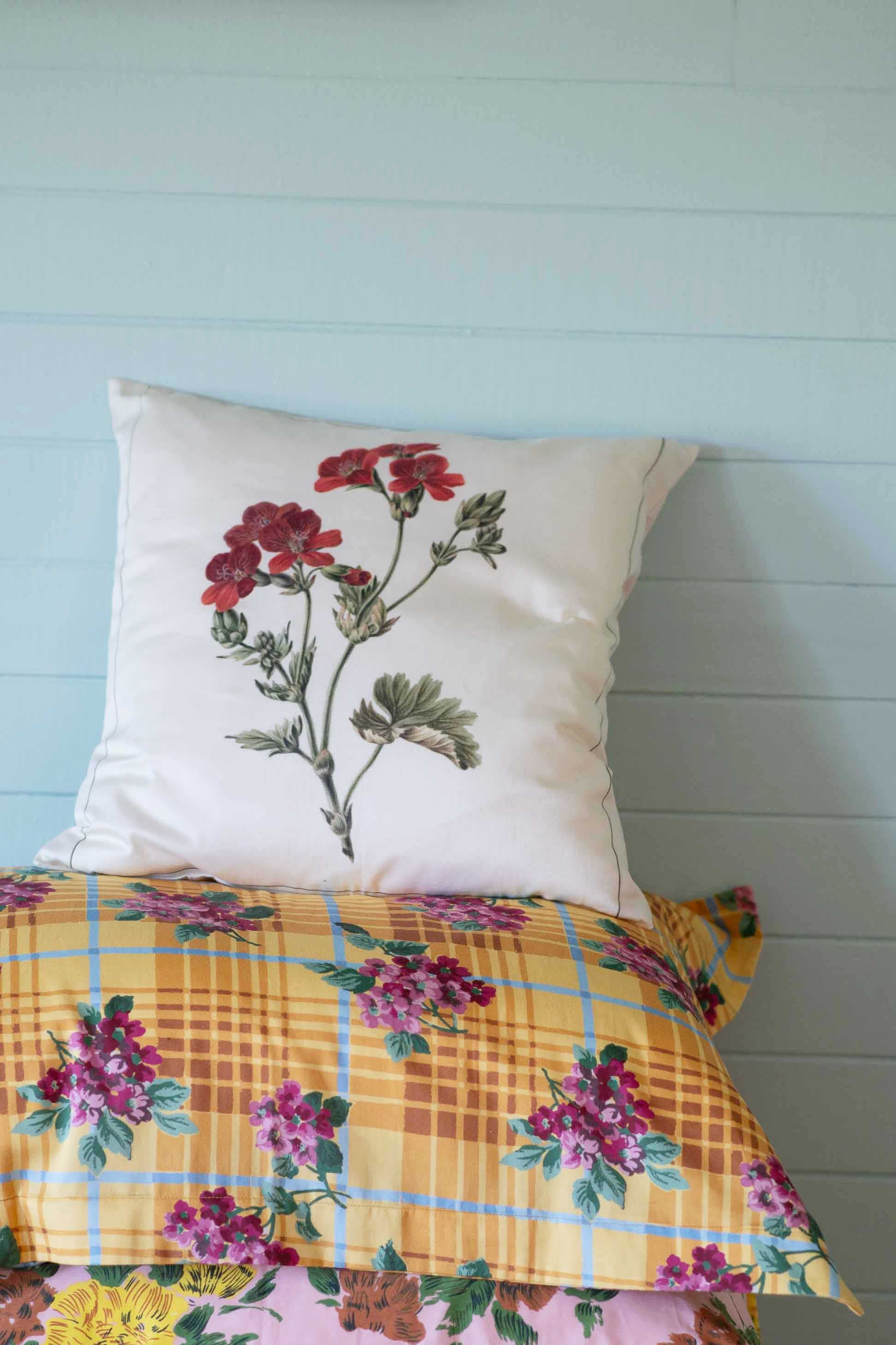 Geranium cushion cover *organic cotton