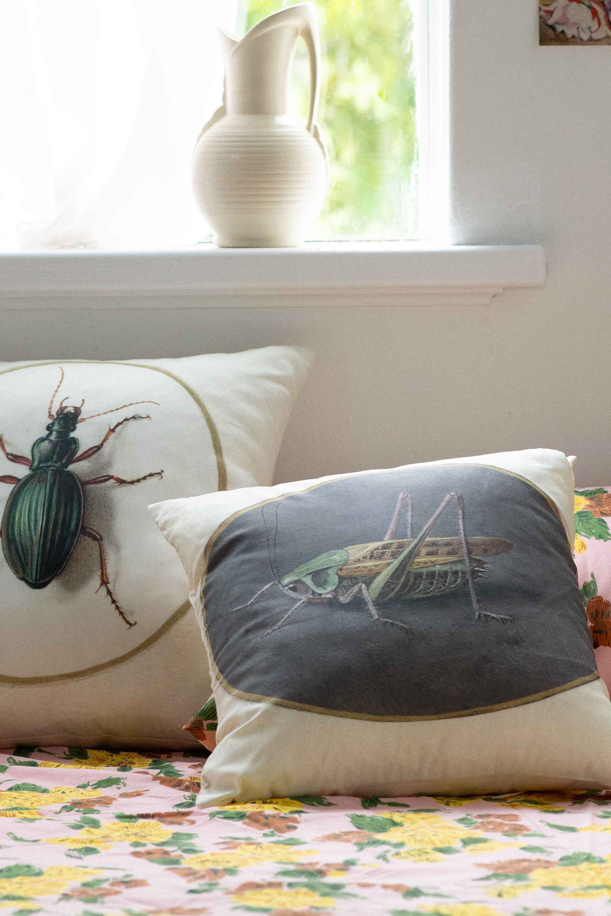 Grasshopper Cushion cover