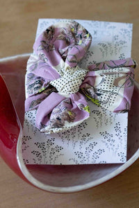 HW_20daphne gift box with floral bow