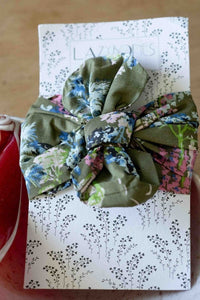 HW_20valencia green floral bow on patterned card