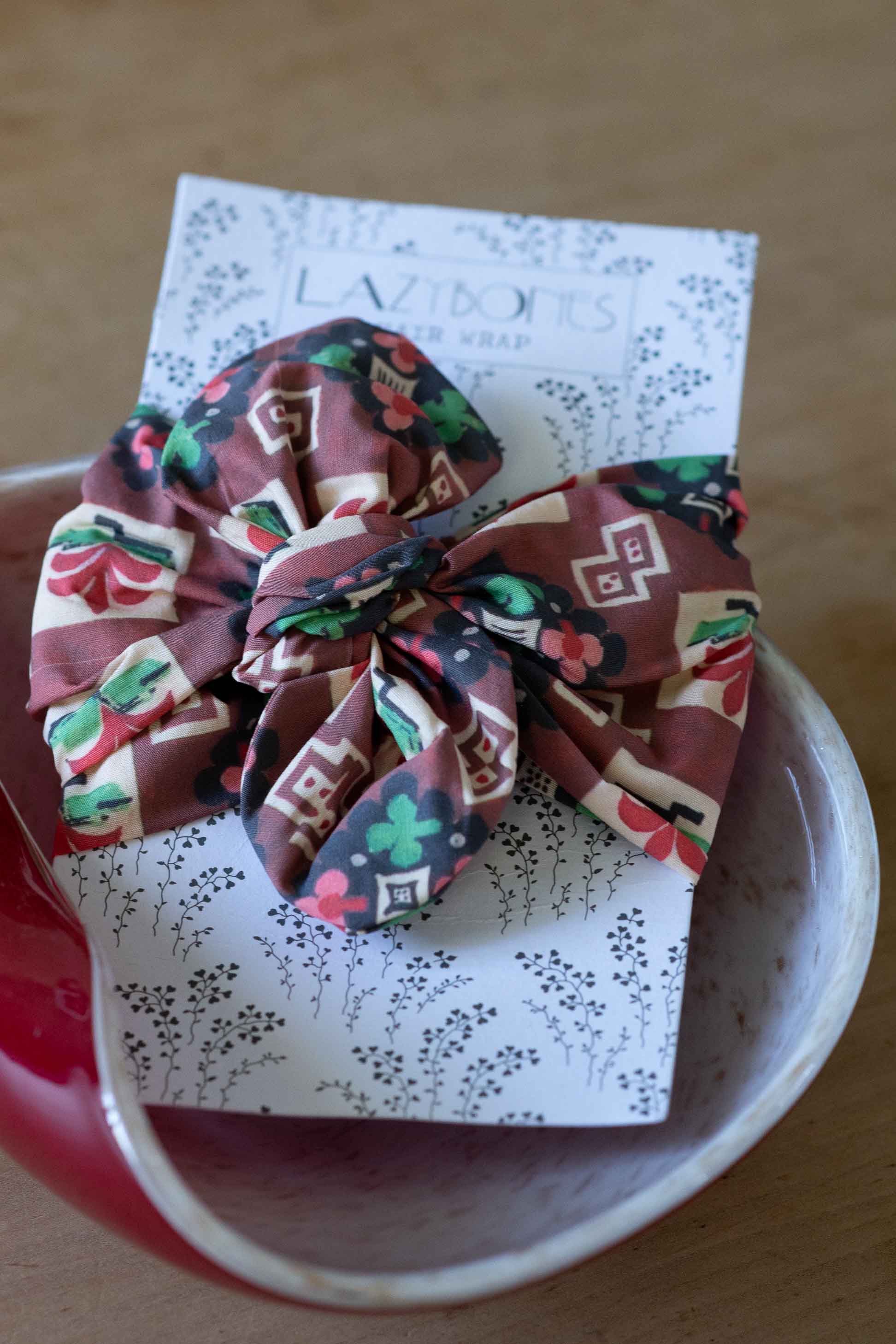 Clover HWrapClover bow on Lazydays card in red dish