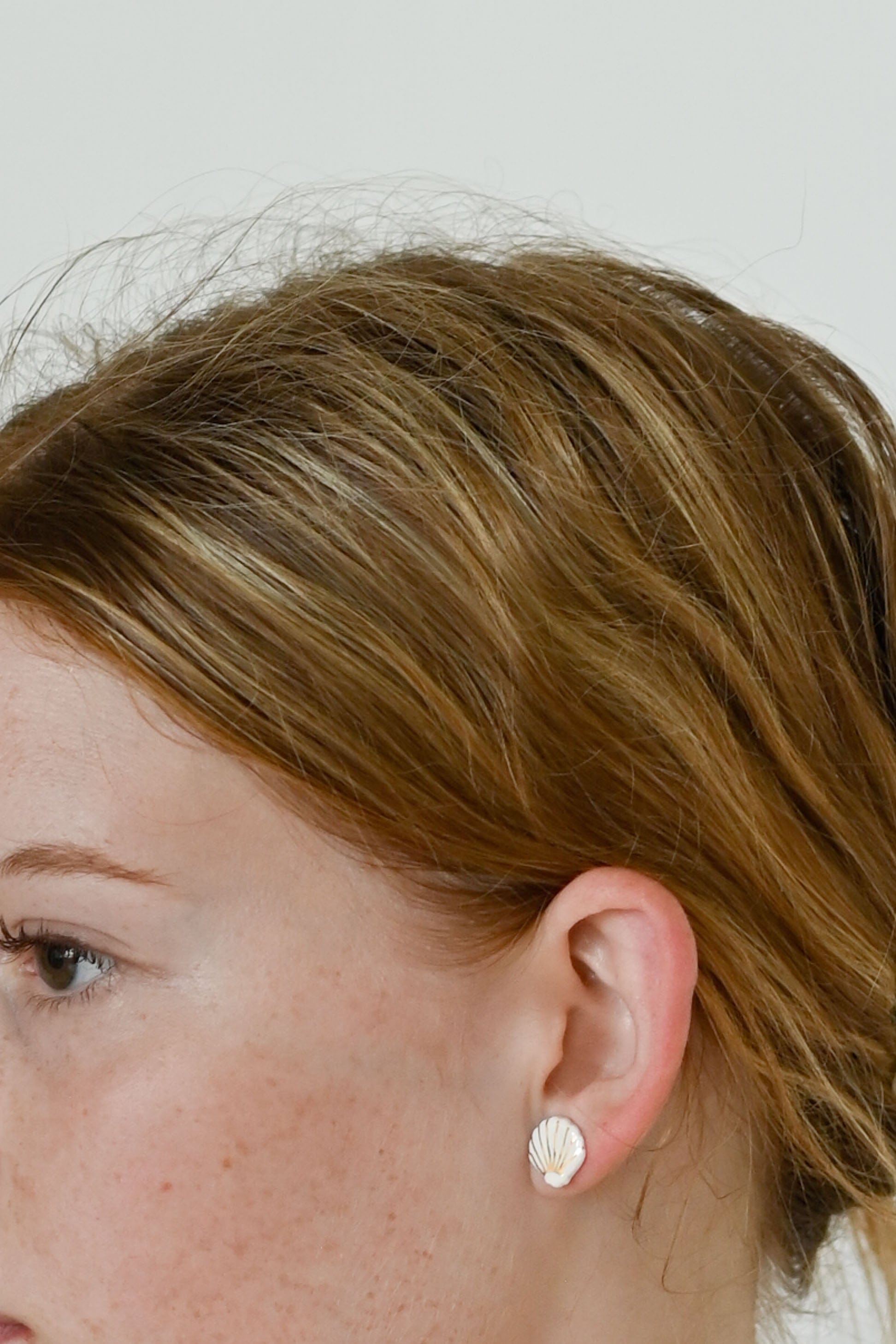 Maris Sea Shell Porcelain Earrings White