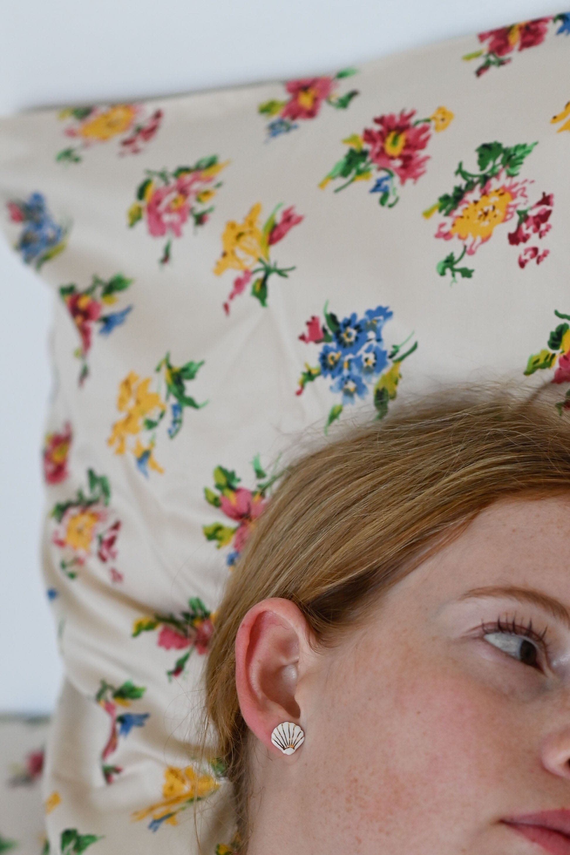 Maris Sea Shell Porcelain Earrings White