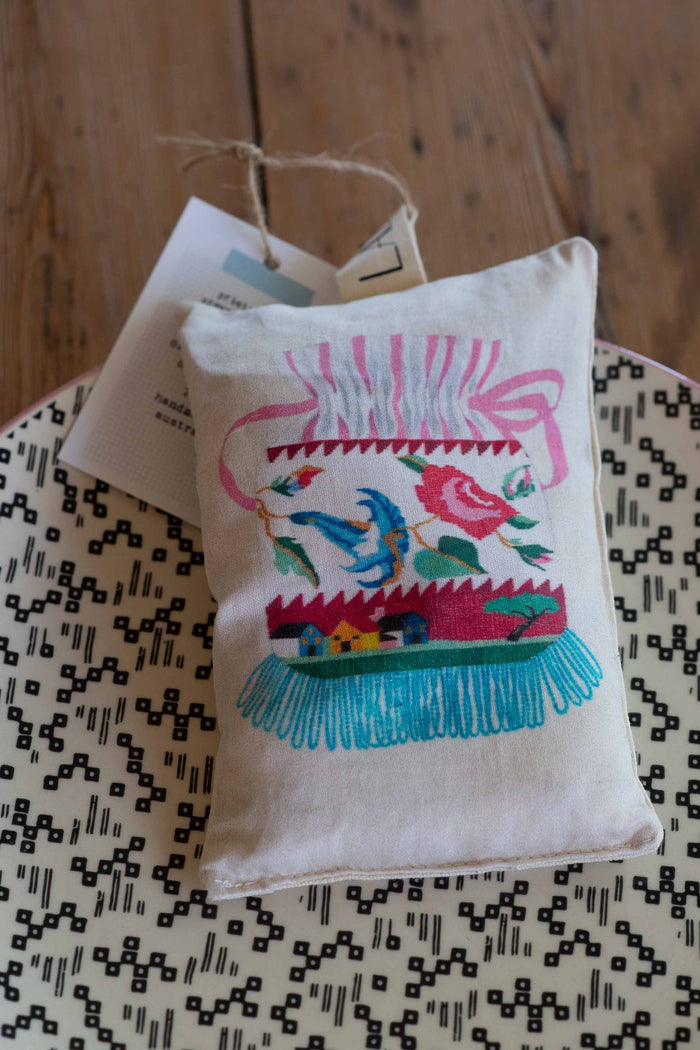 Purse scented sachet with floral embroidery