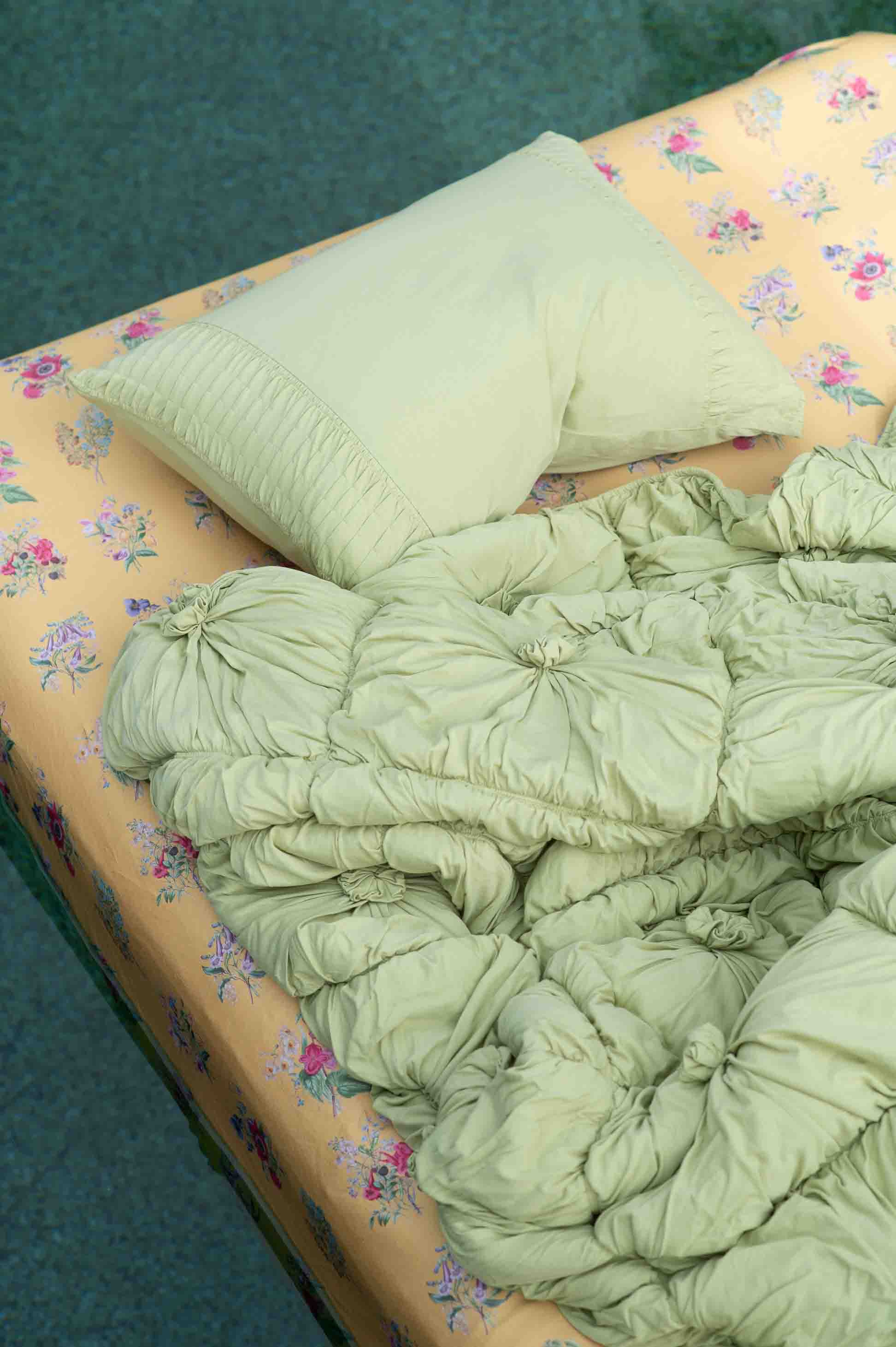 Rosette Green Tea Summerland Sheets, bed with pillow and quilt