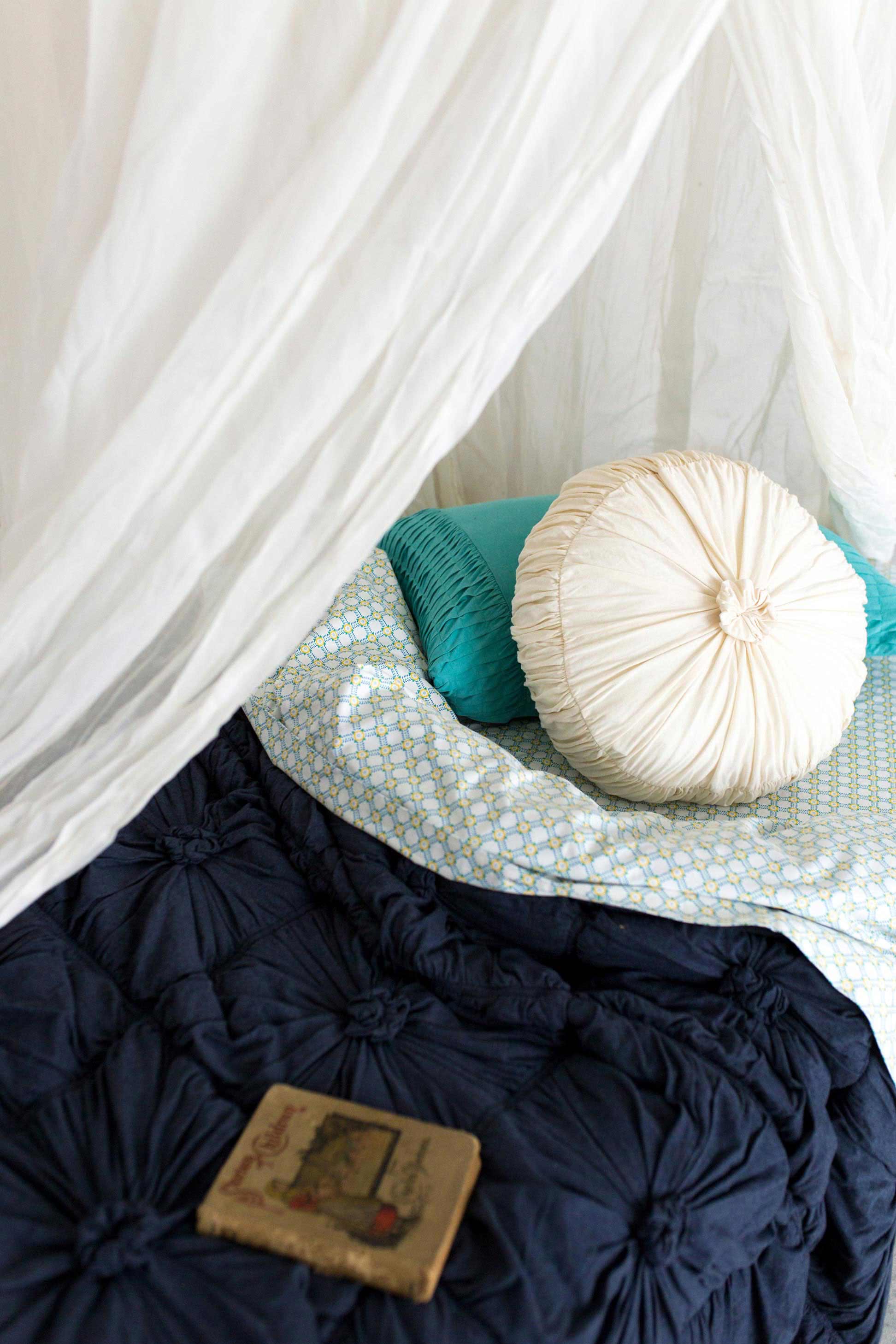 Rosette round cushion cover in Natural *organic cotton