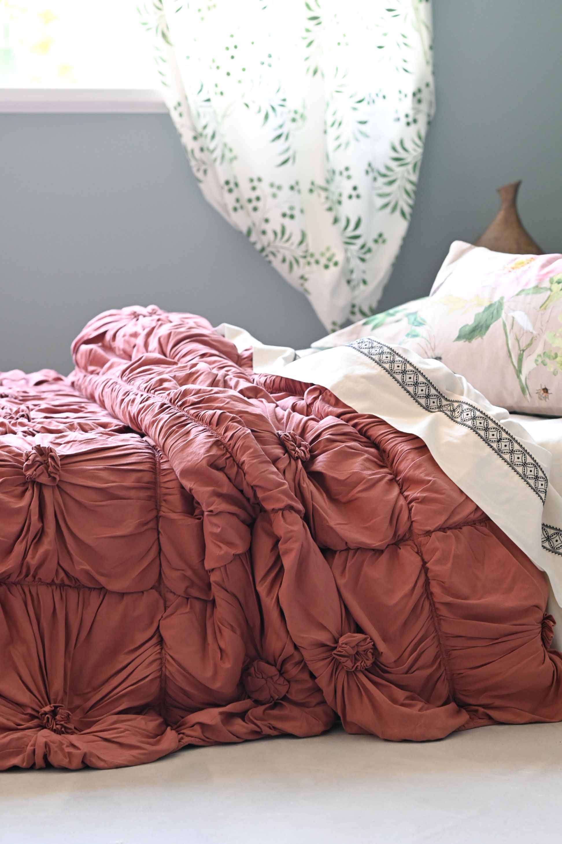 Rosette quilt in Cedar *organic cotton