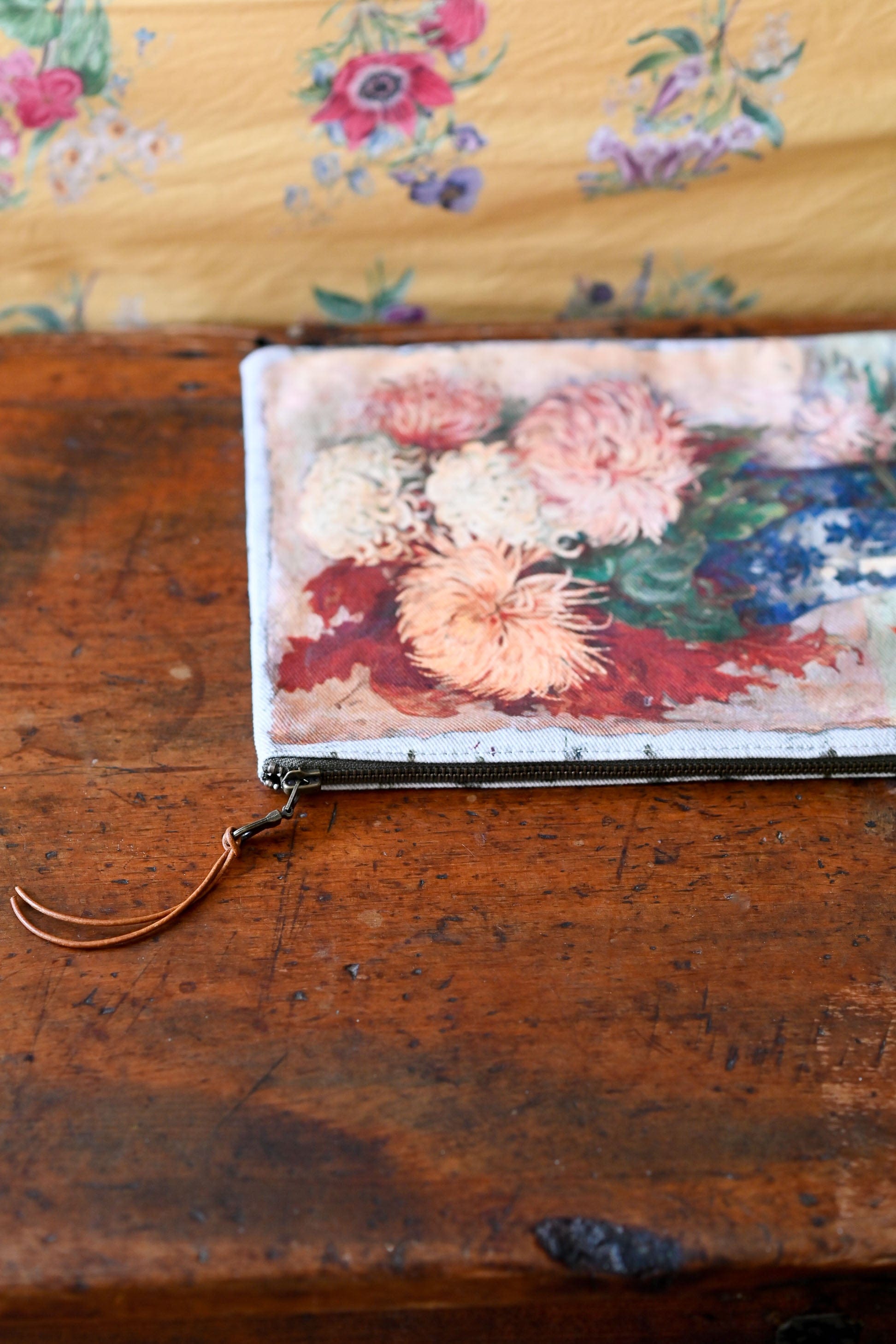 Chrysanthemum Clutch