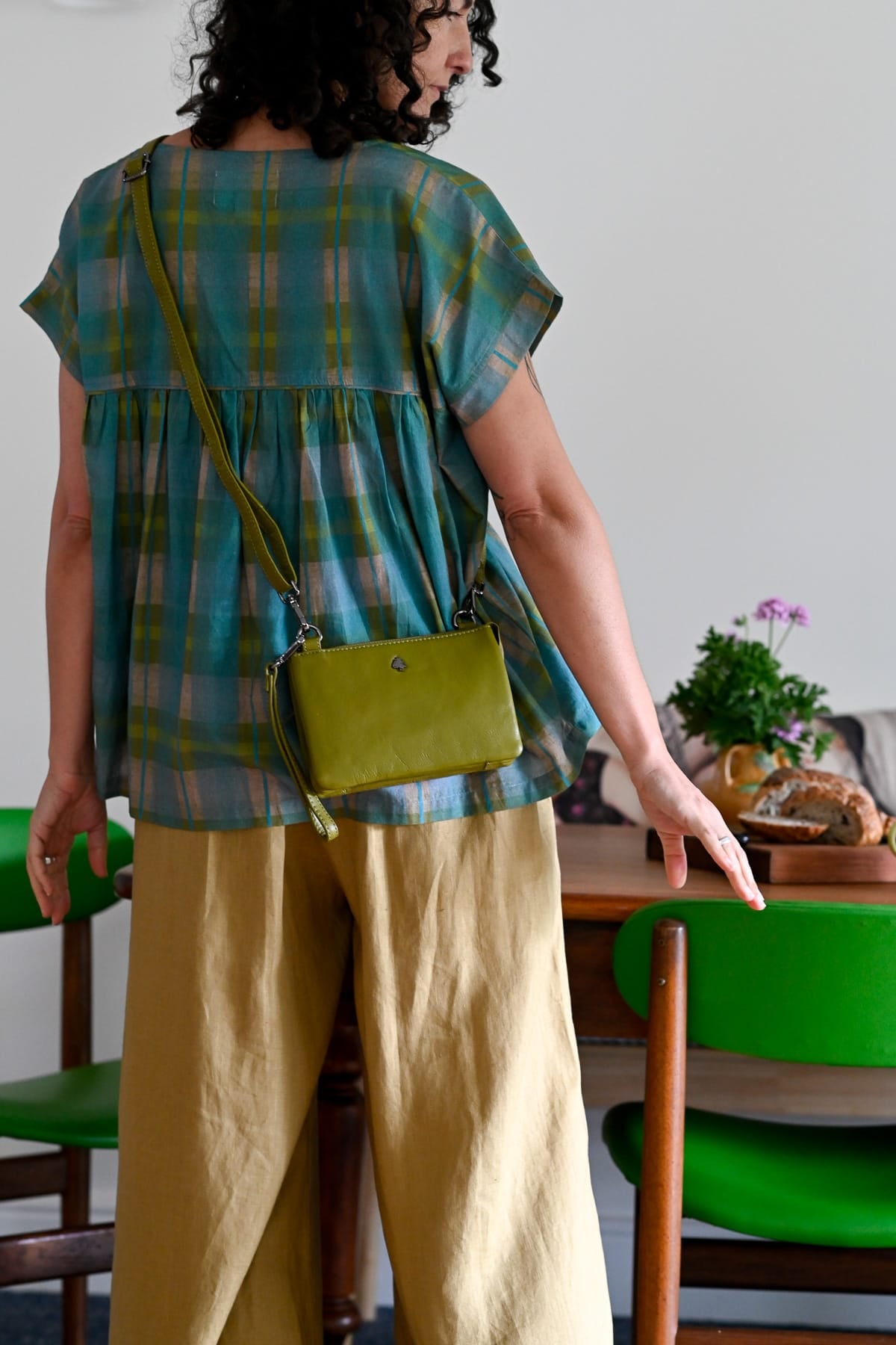 Ellie Leather Cross Body Clutch Bag Green
