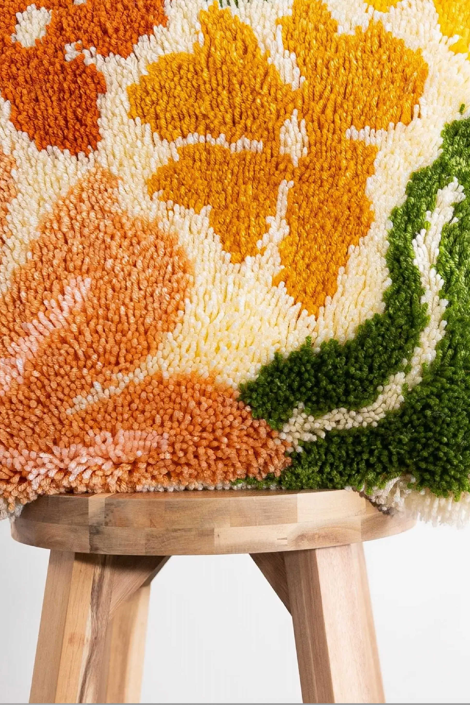 Pretty Petals Latch Hook Cushion Kit