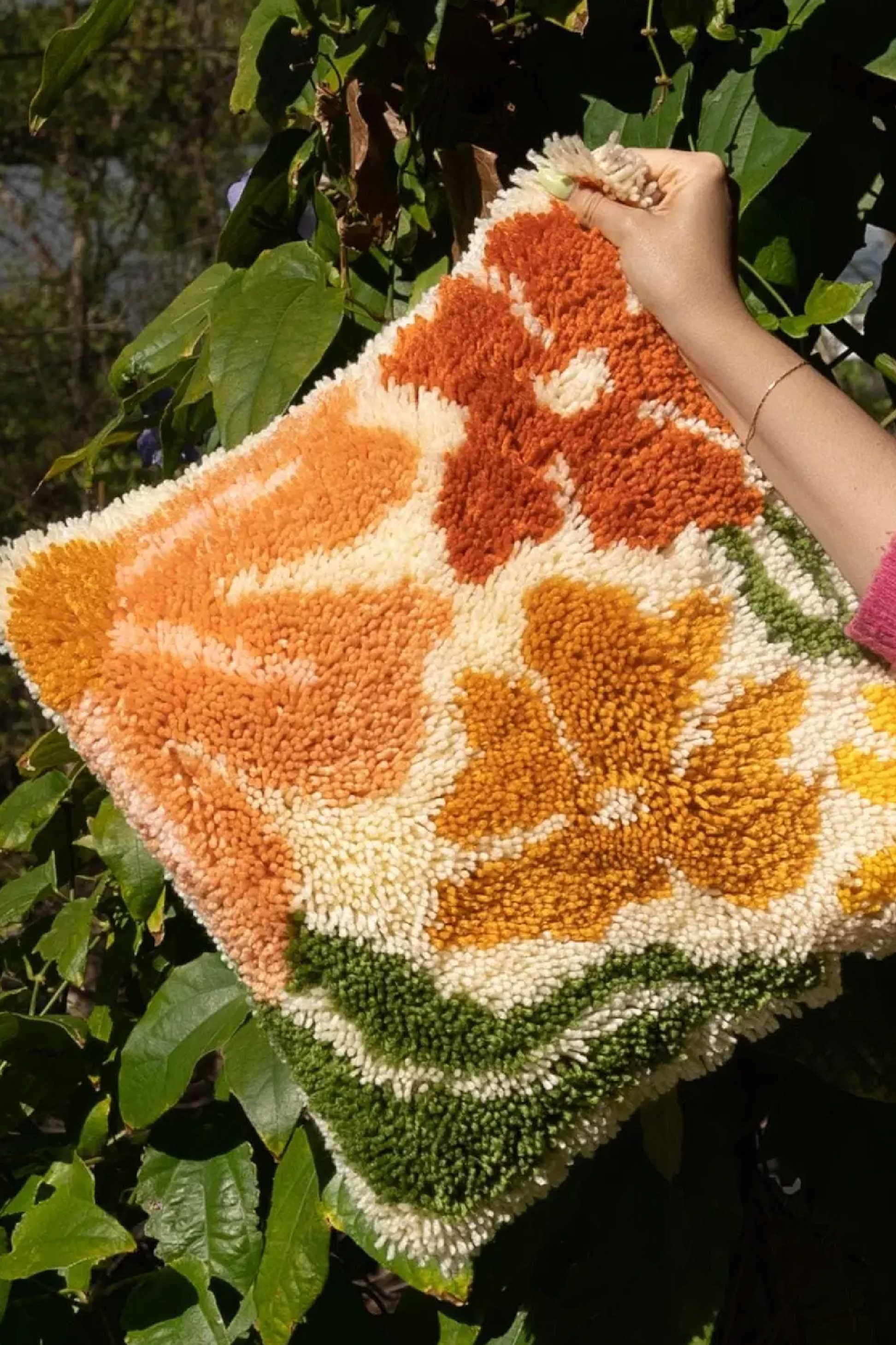 Pretty Petals Latch Hook Cushion Kit