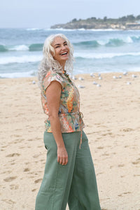 vida top flora and ollie linen pants on the beach