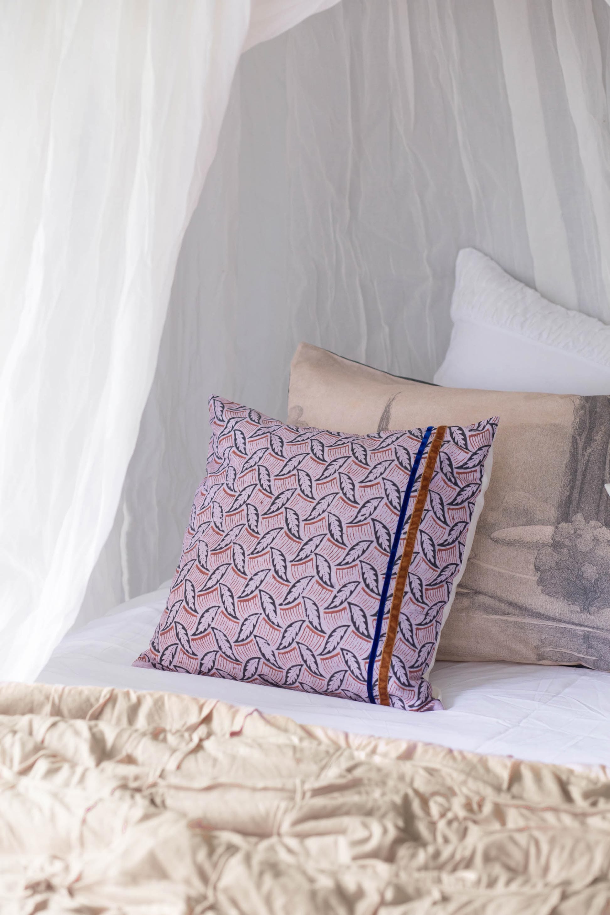 ernating leaf pattern cushion cover on bed, view of the park pillowcase set.