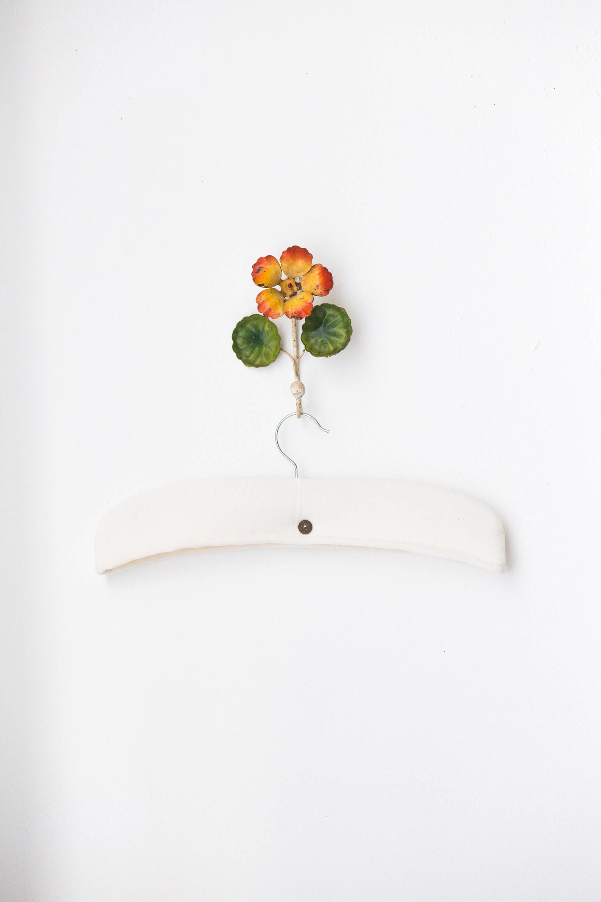 Coat hanger in Natural