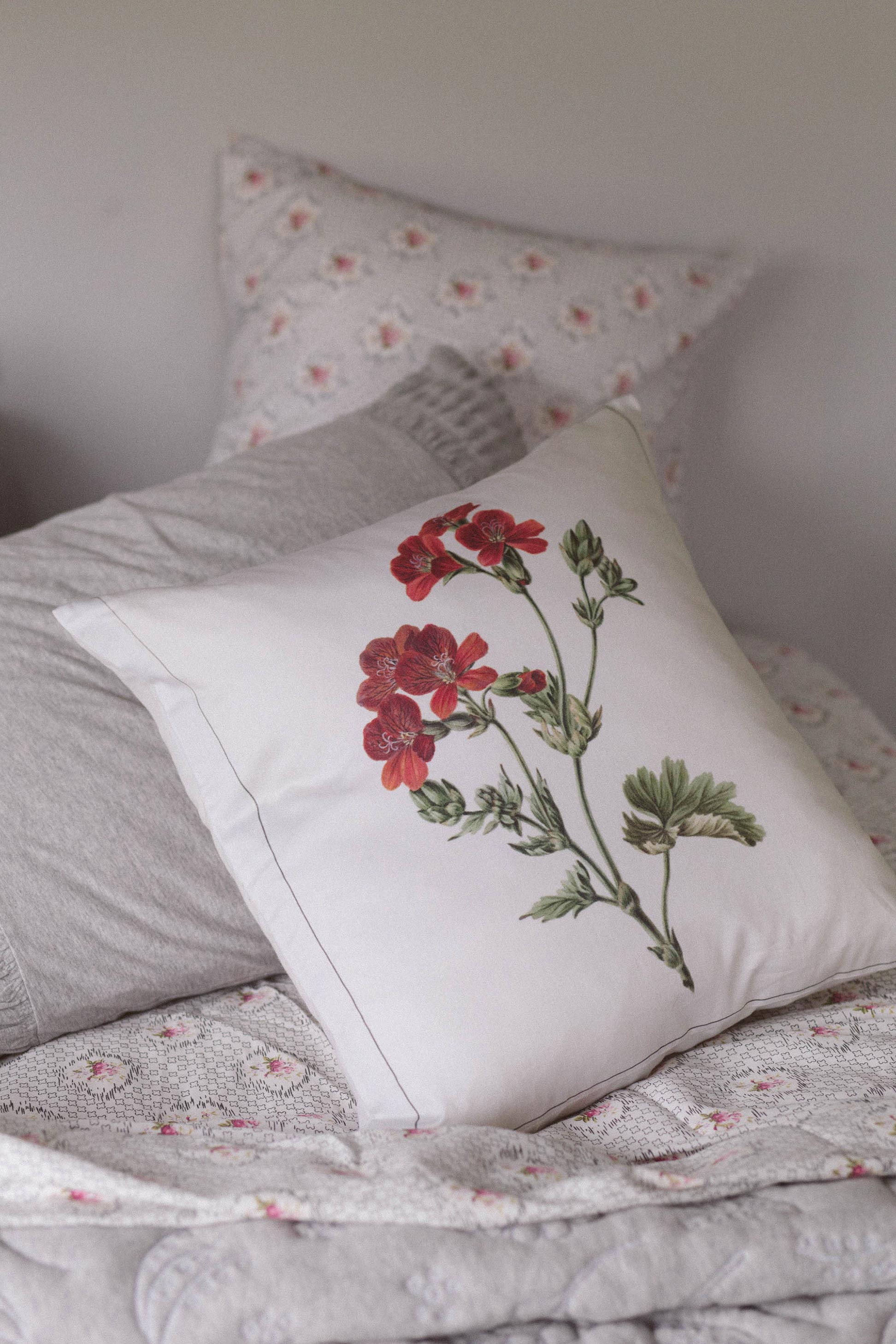 Geranium cushion cover *organic cotton