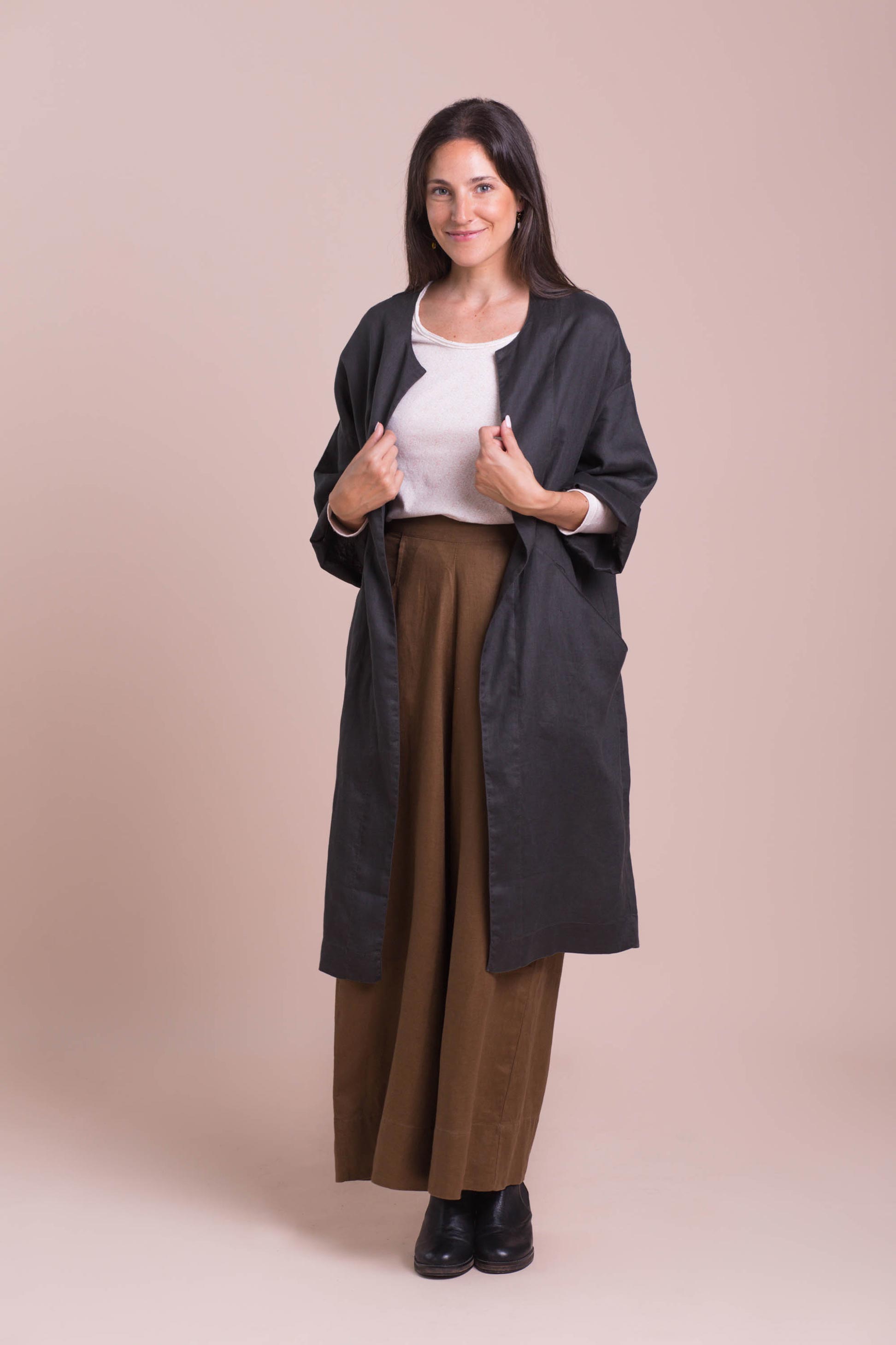 Isabella linen jacket in Carbon