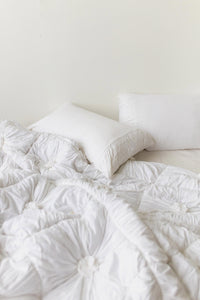 White rosette quilt and pillowcase set